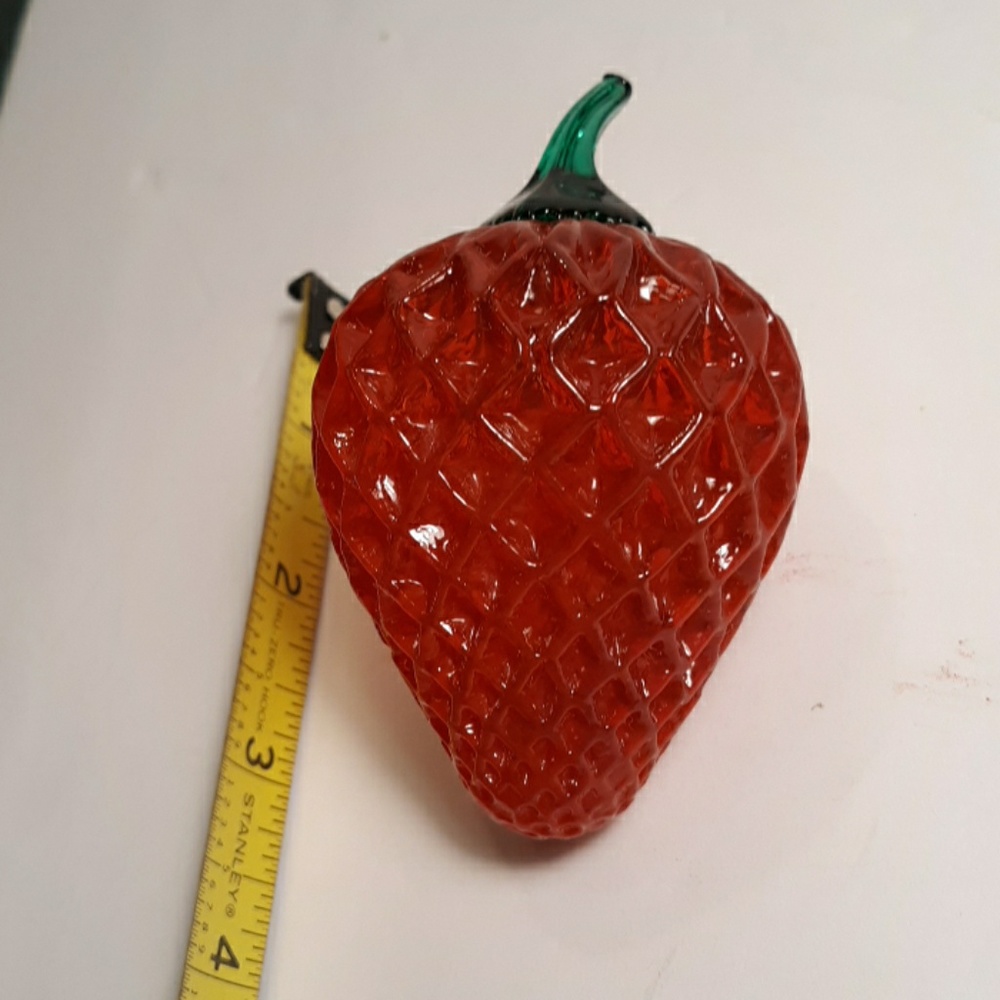 Glass detailed strawberry with green stem